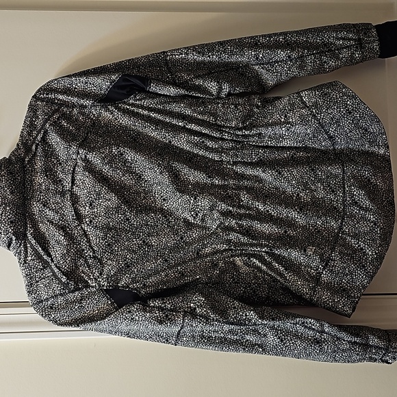 209. Lululemon Spring Forward Jacket - Picture 2 of 12